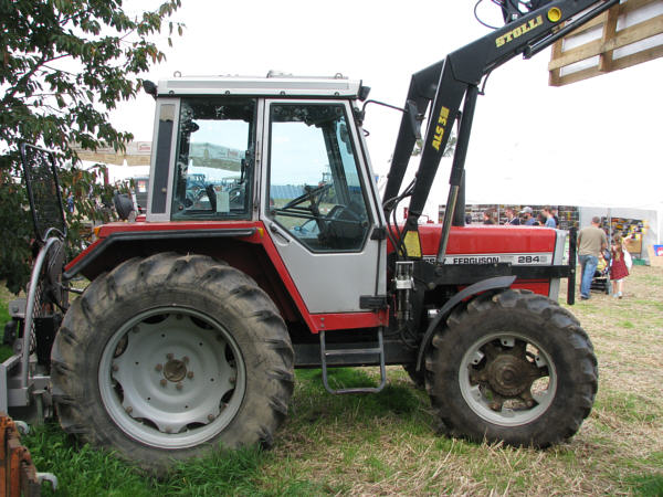  Traktoren - Massey Ferguson MF284S und MF284S Allrad
