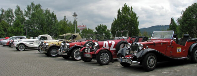 Kitcars auf Parkplatz 01